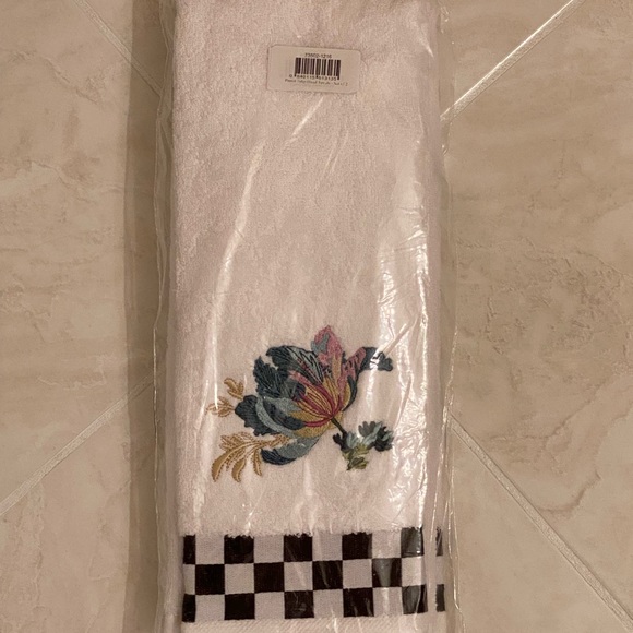 MacKenzie-Childs Parrot Tulip Hand Towels -Set of Two - Picture 3 of 4